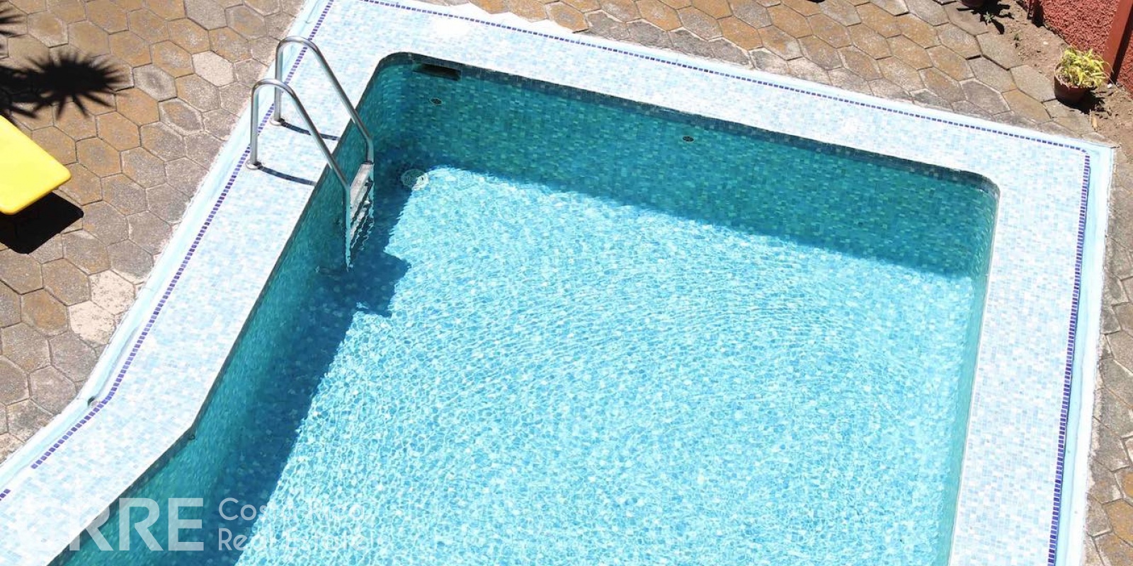 Piscina Apartotel Los Yoses