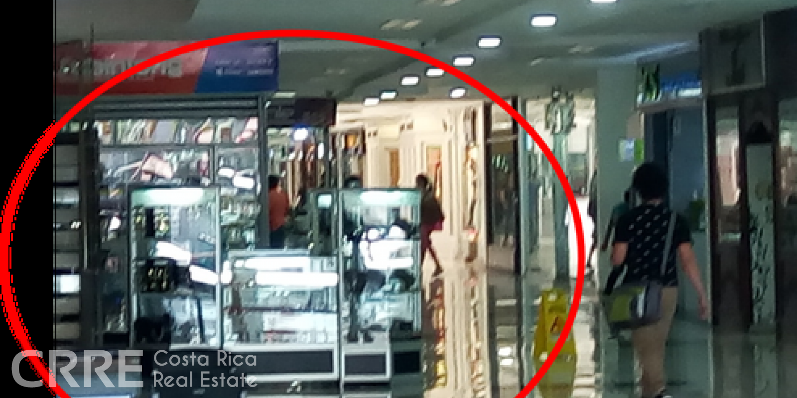 Vista acercándose al local