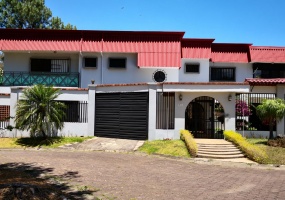 Cariari,Heredia,5 Habitaciones Habitaciones,5.5 LavabosLavabos,Casa,1034